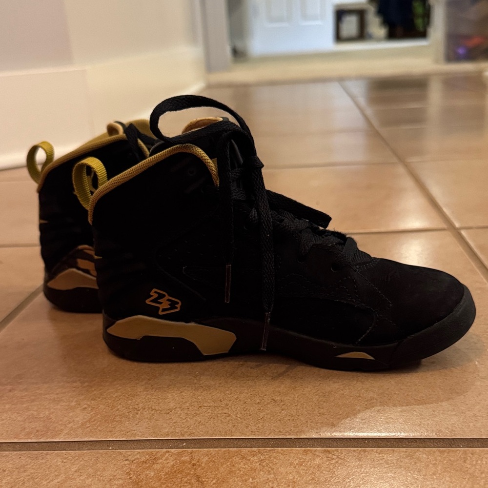 Jordan Kids Black and Gold Sneakers